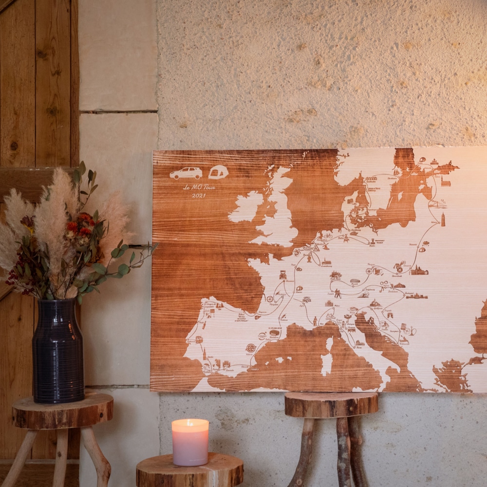 Itinéraire voyage sur carte en bois